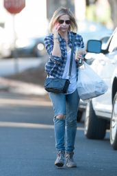 Sarah Michelle Gellar Street Style - Out in Los Angeles, November 2014 ...