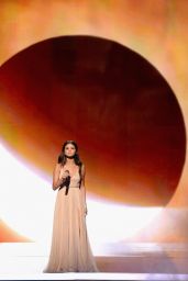 Selena Gomez Performs at 2014 American Music Awards in Los Angeles