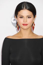 Selena Gomez Red Carpet Photos - 2014 American Music Awards