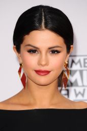 Selena Gomez Red Carpet Photos - 2014 American Music Awards