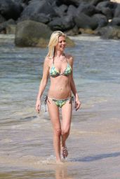 Tara Reid Shows Off Her Bikini Body - at a Beach in Hawaii - November 2014