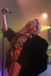 Taylor Momsen - Performing at Brixton Academy in London - November 2014