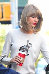 Taylor Swift Casual Style - Leaving Her Apartment in New York City - November 2014