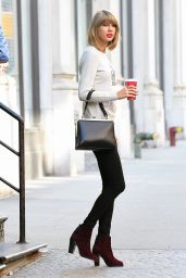 Taylor Swift Casual Style - Leaving Her Apartment in New York City - November 2014