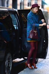 Taylor Swift Fashion - Arriving at Her Apartment in New York City - November 2014