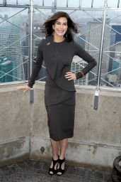 Teri Hatcher Style - Lights The Empire State Building in New York City - November 2014