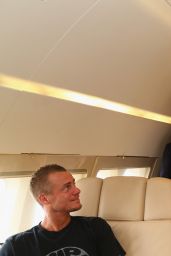 Ana Ivanovic as Chief-Stewardess Enjoy at Flug von Manila nach Singapur