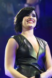 Demi Lovato Performs at KIIS FM’s Jingle Ball 2014 in Los Angeles