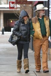 Goldie Hawn Winter Style- Out in Aspen - December 2014