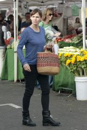 Jennifer Garner Shops at Farmer