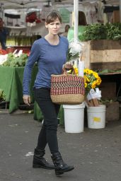 Jennifer Garner Shops at Farmer