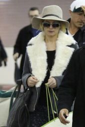 Jennifer Lawrence at JFK Airport, Dec. 2014