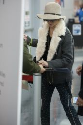 Jennifer Lawrence at JFK Airport, Dec. 2014