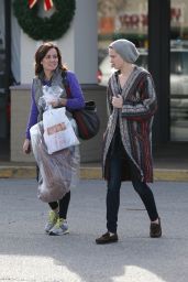Jennifer Lawrence Street Style - Shopping Bargains on 