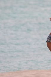 Jourdan Dunn Bikini Candids - Beach in Miami, December 2014