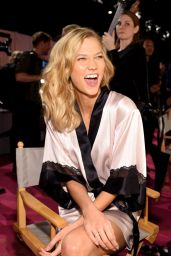 Karlie Kloss – 2014 Victoria’s Secret Fashion Show in London – Hair And Makeup