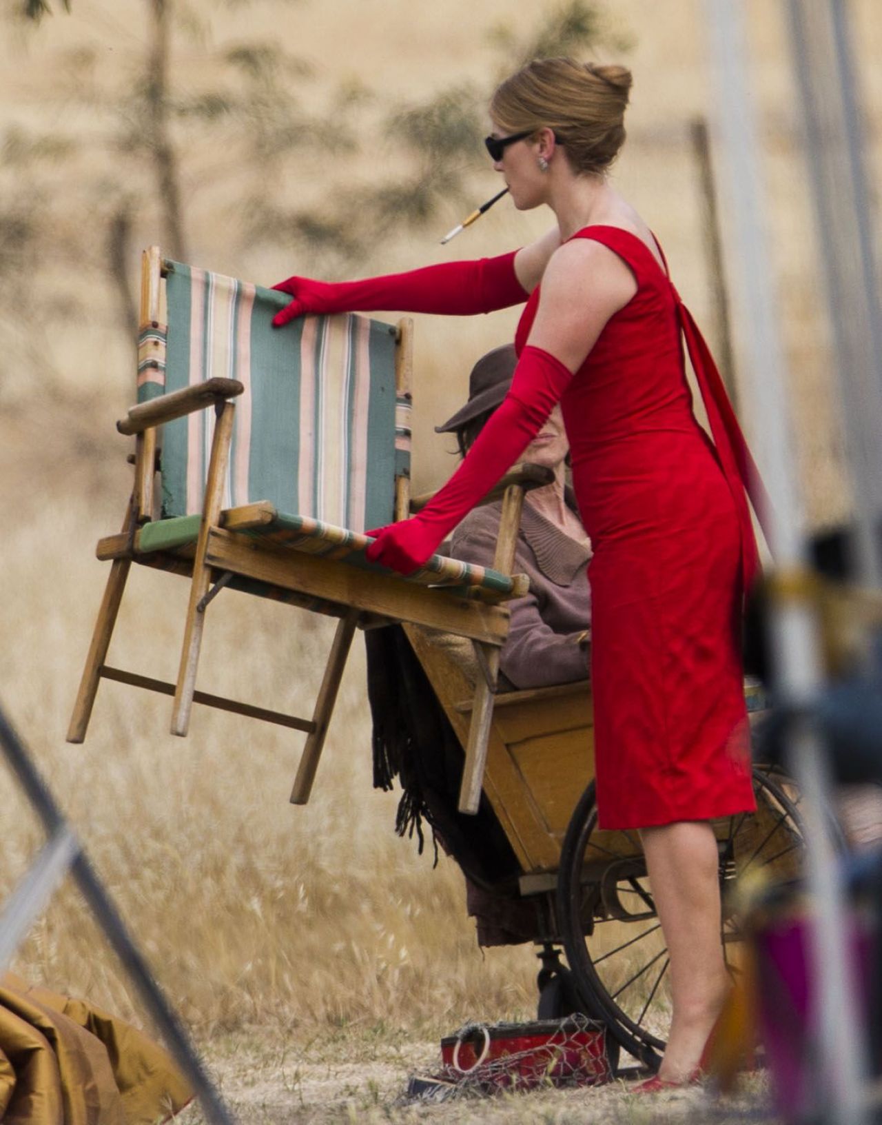 kate-winslet-booty-filming-the-dressmaker-in-australia-december-2014_25.