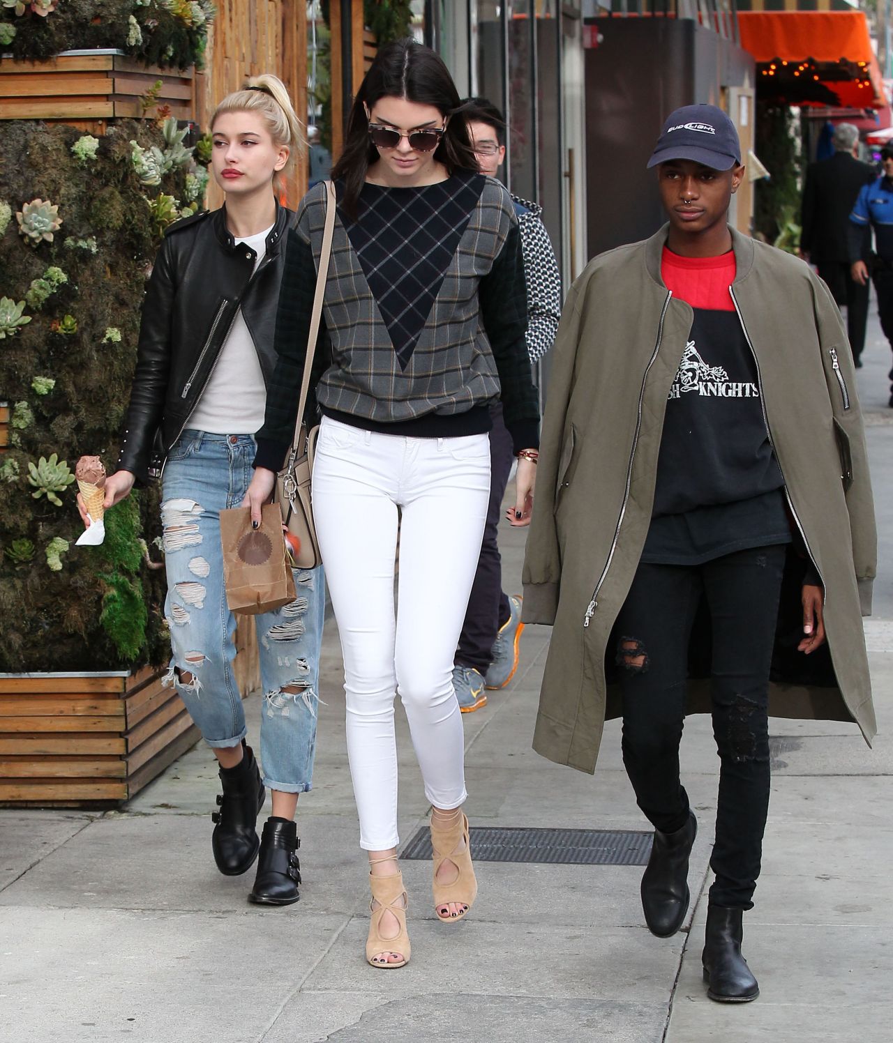 Kendall Jenner Style – Out in Beverly Hills, December 2014 • CelebMafia