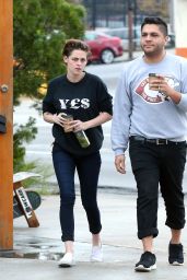 Kristen Stewart - Grabbing coffee With a Friend in Los Feliz - December 2014