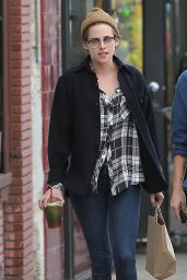 Kristen Stewart Streetstyle - Out for Lunch in Silverlake - December 2014