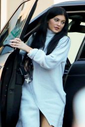 Kylie Jenner - Shopping at Nasty Gal