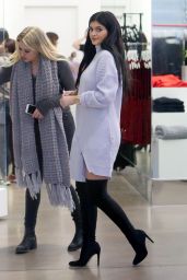 Kylie Jenner - Shopping at Nasty Gal