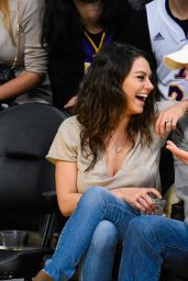 Mila Kunis and Ashton Kutcher - at the Lakers Game in LA - December 2014