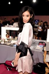 Ming Xi – 2014 Victoria’s Secret Fashion Show in London – Hair And Makeup