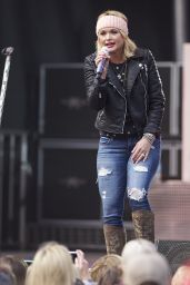 Miranda Lambert Performs at the Belk Bowl in Charlotte, December 2014