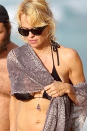 Pamela Anderson in Black Bikini in Hawaii, December 2014