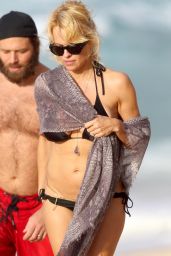Pamela Anderson in Black Bikini in Hawaii, December 2014