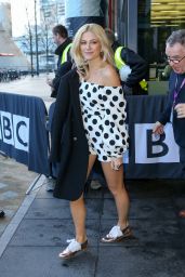 Pixie Lott Flashes her Legs - BBC Breakfast in Manchester, December 2014