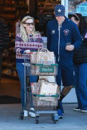 Reese Witherspoon and Her Husband - Shopping at Bristol Farms in Los Angeles, December 2014