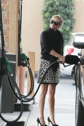 Reese Witherspoon at a Gas station in Los Angeles, December 2014