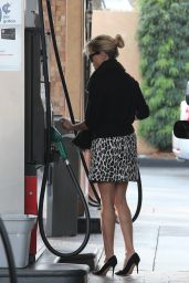 Reese Witherspoon at a Gas station in Los Angeles, December 2014