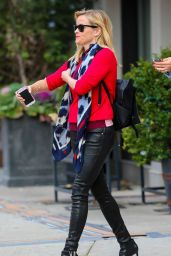 Reese Witherspoon - Christmas Shopping at the John Derian Store - December 2014
