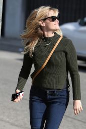 Reese Witherspoon in Jeans in Venice - December 2014