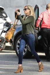 Reese Witherspoon in Jeans in Venice - December 2014