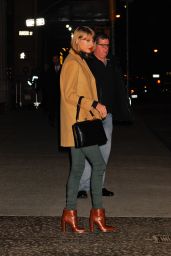 Taylor Swift - Leaving Her Apartment in New York City - Dec. 2014