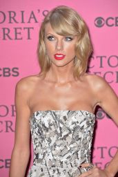 Taylor Swift on Red Carpet - 2014 Victoria