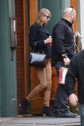 Taylor Swift Street Style - Leaves Her Apartment in Lower Manhattan in New York City - Dec. 2014