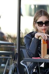 Ashley Benson - Having Lunch With a Friend at La Boulange in Los Angeles, Jan 2015