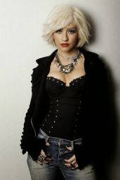 Christina Aguilera - Leisure Latino Magazine (Spain) - January 2015