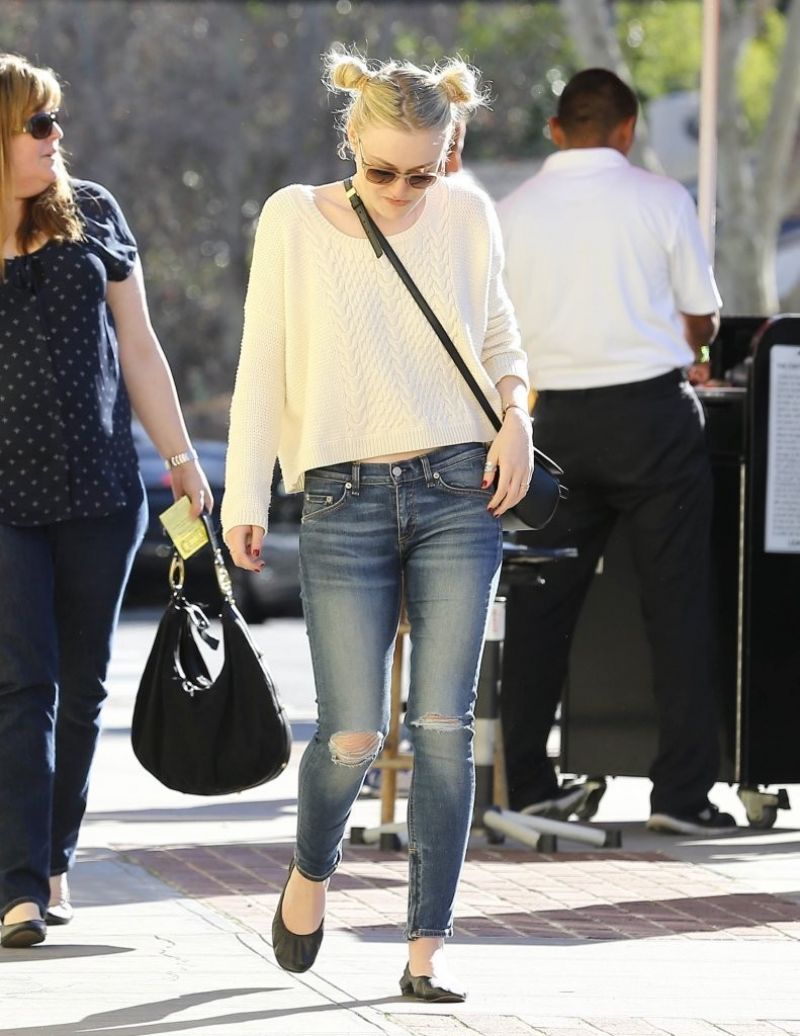 Dakota Fanning - Lunches With Friends at Granville in Studio City ...