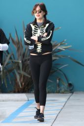 Dakota Johnson Booty in Tights - Outside a Pilates Class in West Hollywood, Jan. 2015