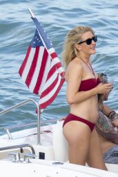 Ellie Goulding Bikini Candids - Yacht in Miami, January 2015