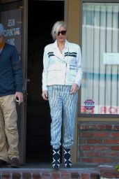 Gwen Stefani Street Style - Leaving an Acupuncture Session in LA, Jan. 2015