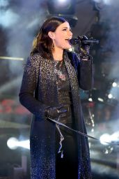 Idina Menzel Performs at New Year’s Eve 2015 in New York City