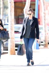 Jennifer Garner in Jeans - Out in Los Angeles, Jan. 2015