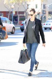 Jennifer Garner in Jeans - Out in Los Angeles, Jan. 2015